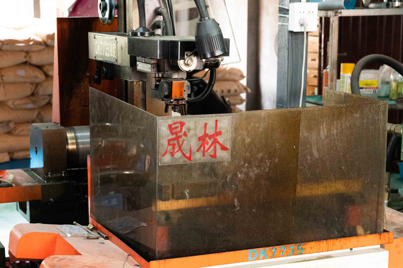 CNC-wire-cutting-machine-Mold-workshop