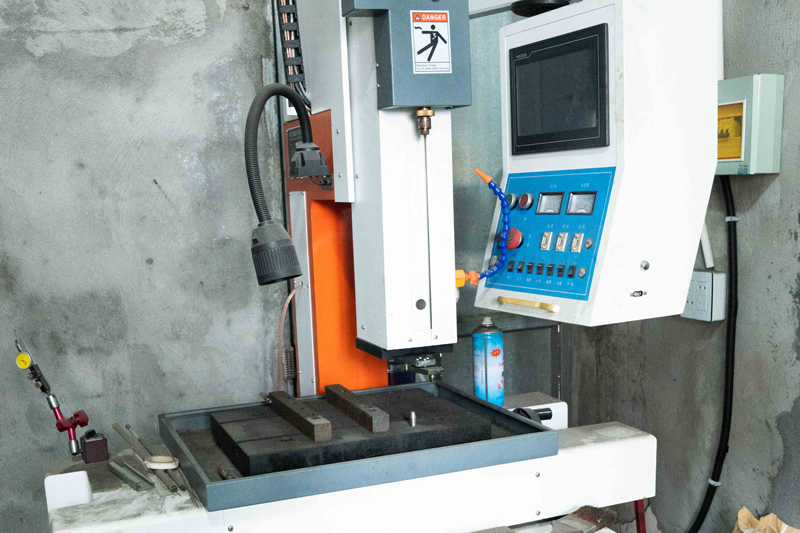 EDM-drill-machine-Mold-workshop